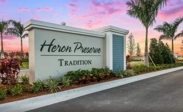 view of community / neighborhood sign