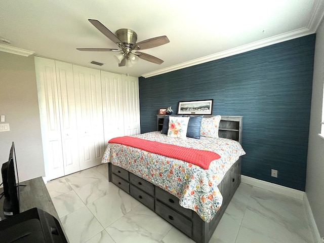 bedroom with ceiling fan, ornamental molding, and a closet