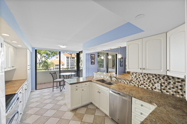 dining area with ceiling fan, light wood-type flooring, and high vaulted ceiling