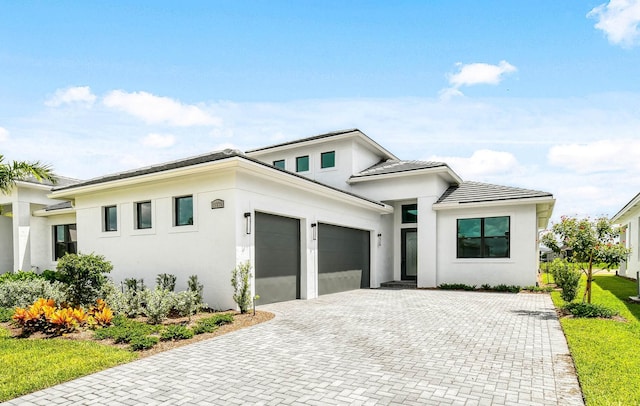 view of front facade featuring a garage