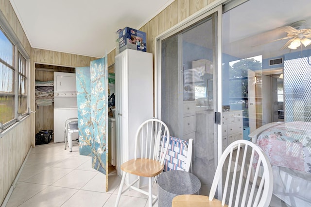 sunroom / solarium with ceiling fan