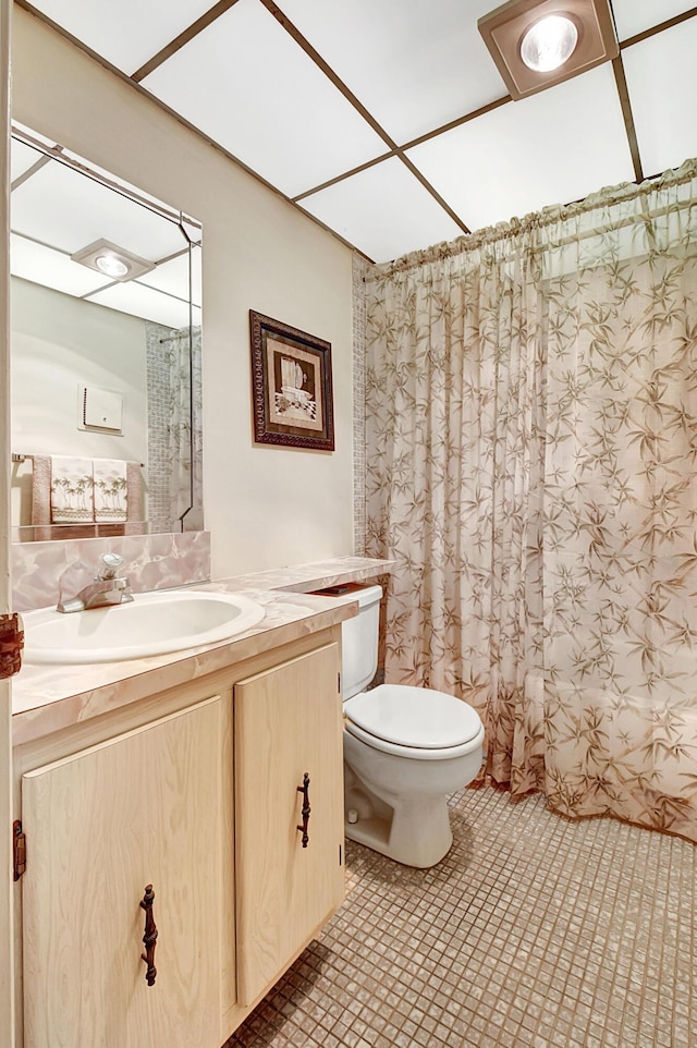 full bathroom with shower / tub combo with curtain, vanity, toilet, and tile patterned floors