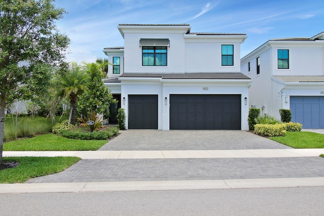 view of front facade featuring a garage