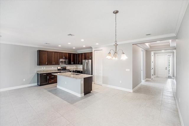 kitchen with sink, hanging light fixtures, an inviting chandelier, a kitchen island with sink, and appliances with stainless steel finishes