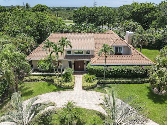 view of front of house featuring a front yard