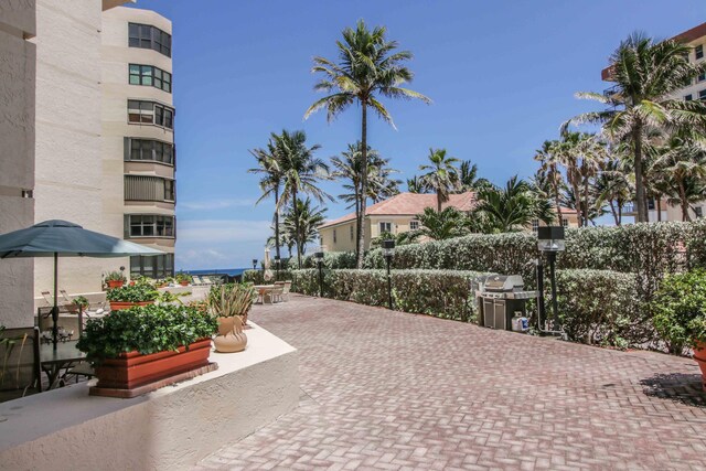 view of property's community featuring a patio area