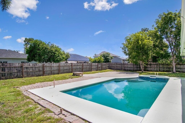 view of pool featuring an in ground hot tub and a yard