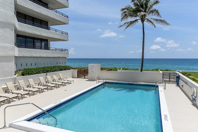 view of pool featuring a water view