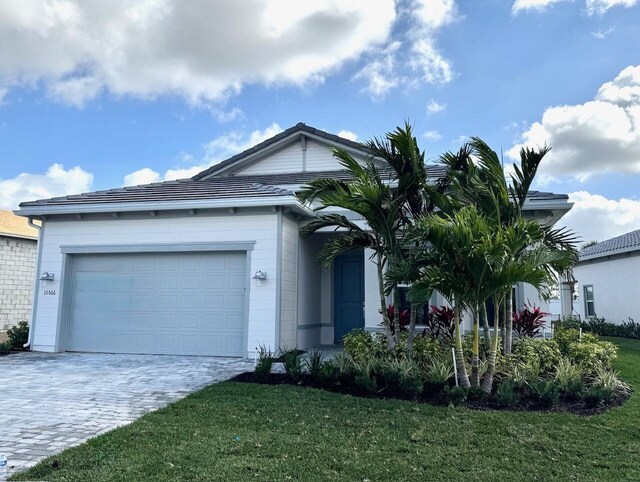 view of front facade with a garage and a yard