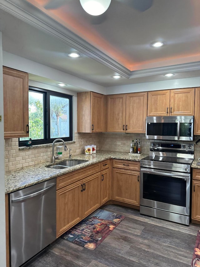 kitchen with sink, stainless steel appliances, decorative backsplash, and dark hardwood / wood-style flooring