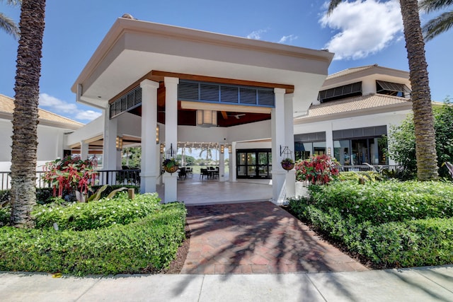 exterior space with ceiling fan