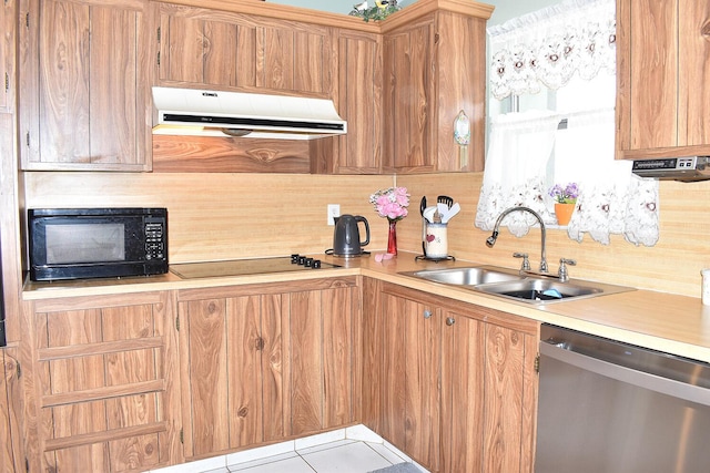 kitchen with tasteful backsplash, sink, and black appliances