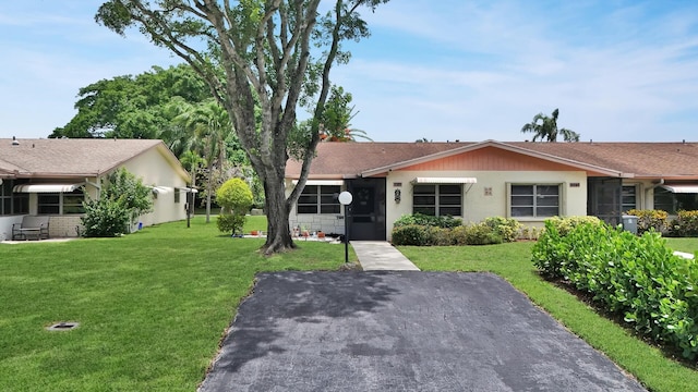 ranch-style home featuring a front yard