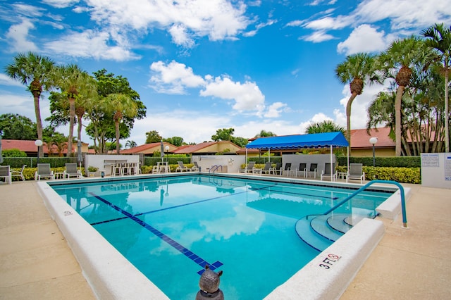 view of swimming pool