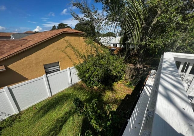 view of side of property featuring a lawn