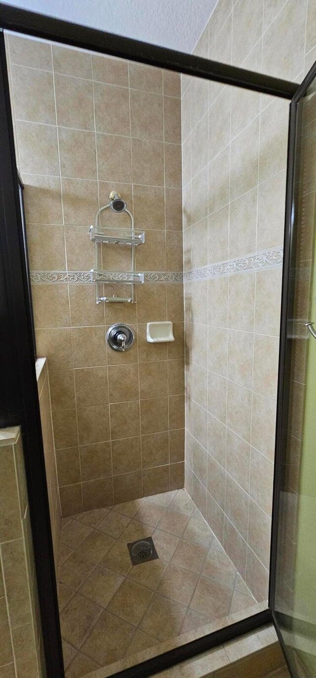 bathroom with a tile shower