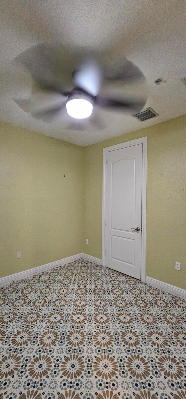 empty room featuring a textured ceiling