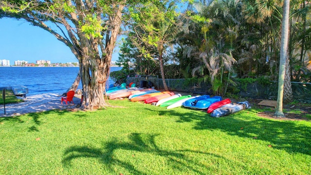 view of yard featuring a water view