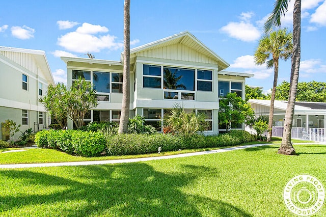 view of front of house with a front yard