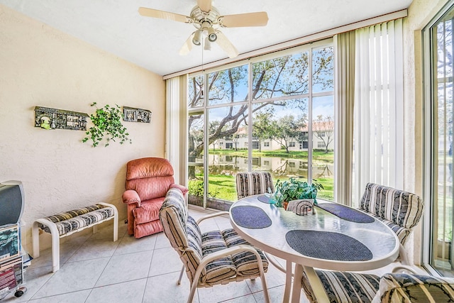 sunroom / solarium with ceiling fan