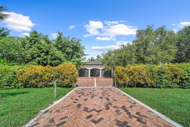 view of front of home featuring a garage and a front yard