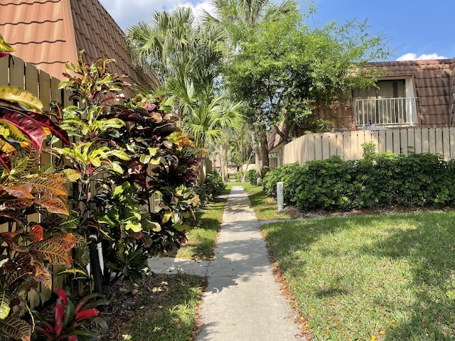 543 Green Springs Pl, West Palm Beach, FL 33409 - view of property's community with a lawn