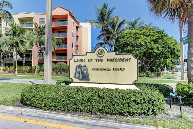 view of community / neighborhood sign