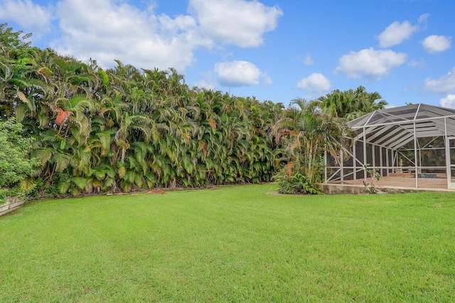 view of yard with a lanai