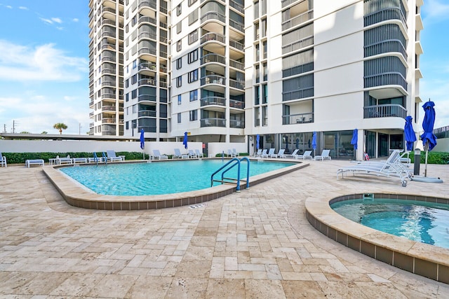 view of pool with a jacuzzi