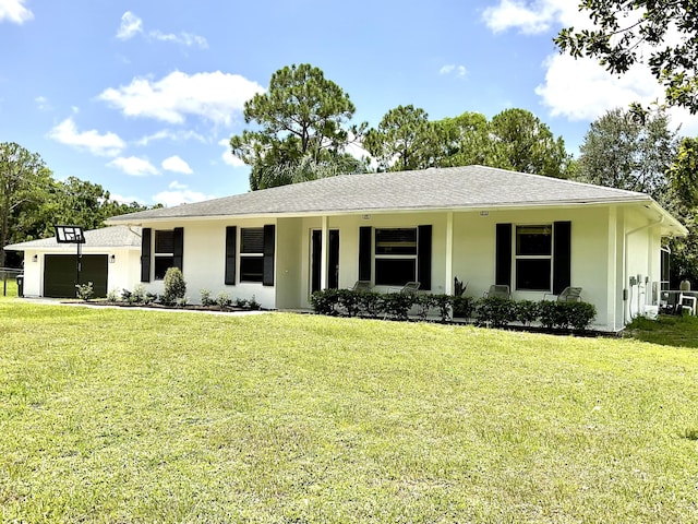 ranch-style home featuring a front lawn