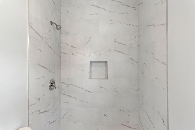 bathroom featuring tiled shower