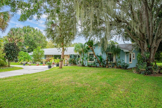 ranch-style home with a front lawn