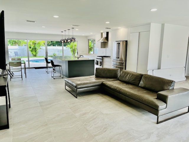 living room with sink and an inviting chandelier