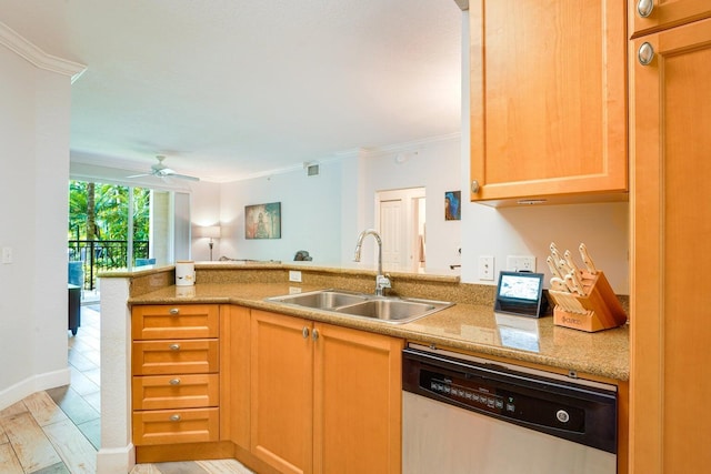 kitchen with light hardwood / wood-style flooring, kitchen peninsula, dishwasher, ceiling fan, and sink