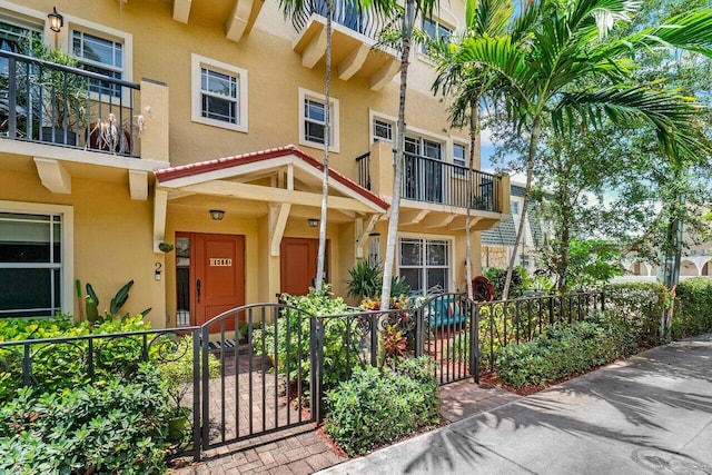 view of front of property with a balcony