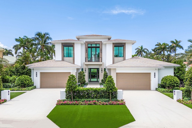 view of front facade with a front lawn