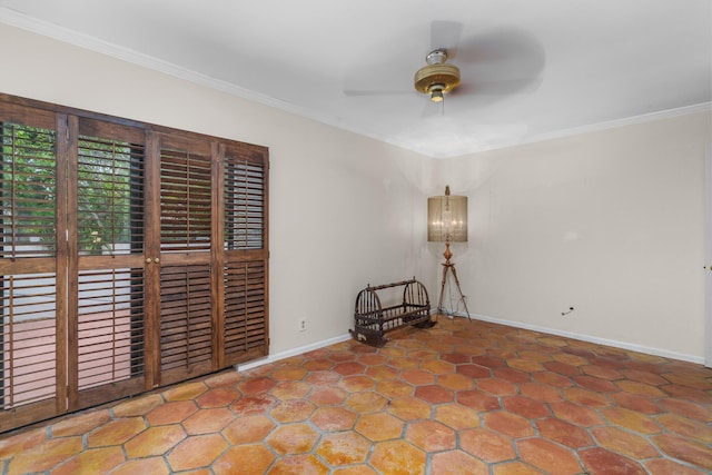 unfurnished room featuring ceiling fan and crown molding