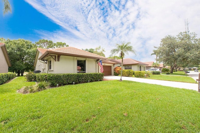 view of front facade featuring a garage and a front yard