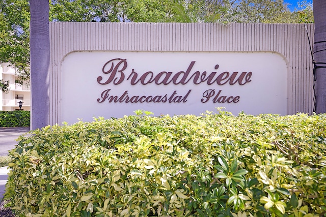 view of community / neighborhood sign