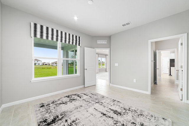 spare room featuring light tile patterned floors