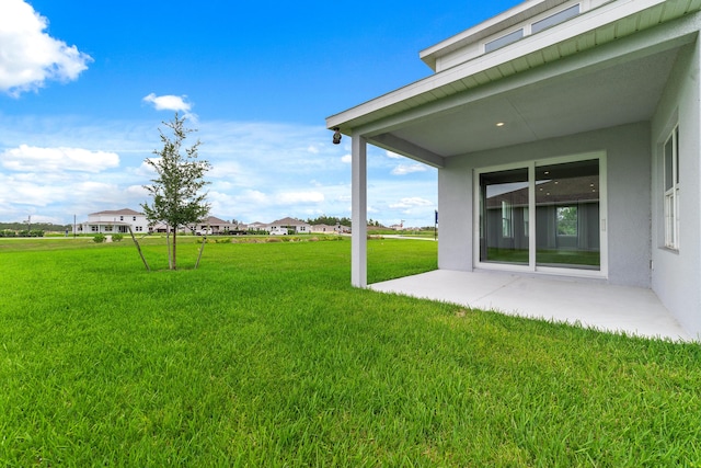 view of yard with a patio