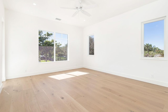 empty room featuring light hardwood / wood-style floors and ceiling fan