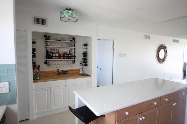 kitchen featuring light tile patterned floors