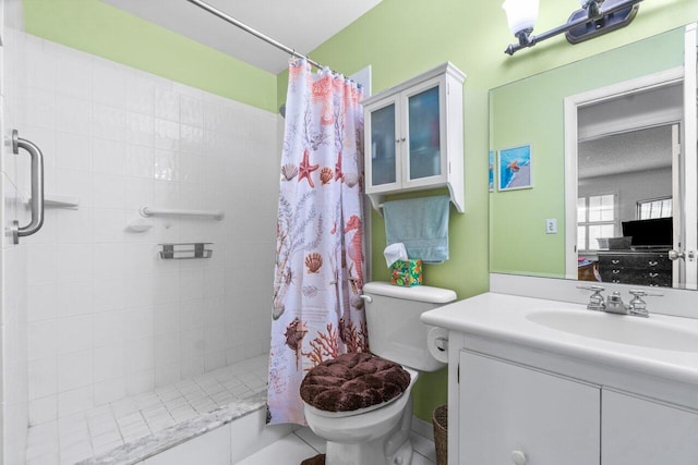 bathroom featuring a shower with curtain, vanity, and toilet