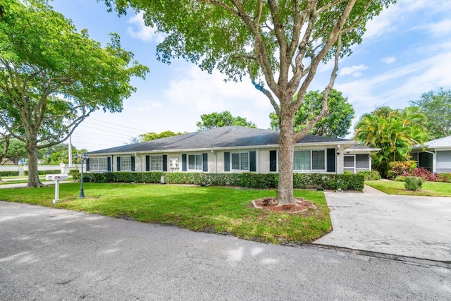 ranch-style house with a front yard