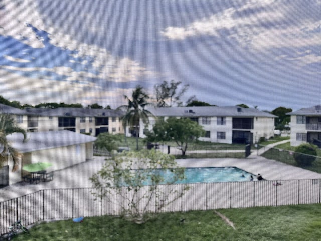 view of swimming pool