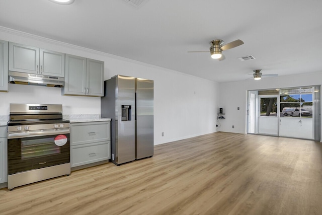 kitchen featuring stainless steel appliances, light wood-type flooring, gray cabinetry, and ceiling fan