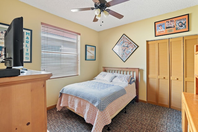 bedroom with a closet, a textured ceiling, and ceiling fan