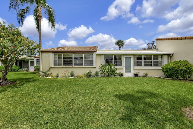 view of front of property with a front yard