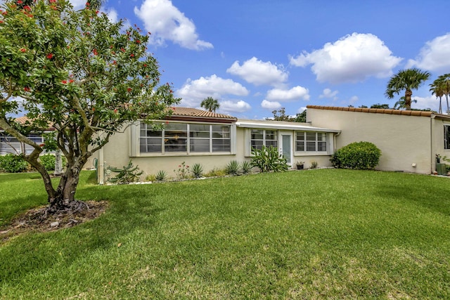 view of front of house featuring a front yard